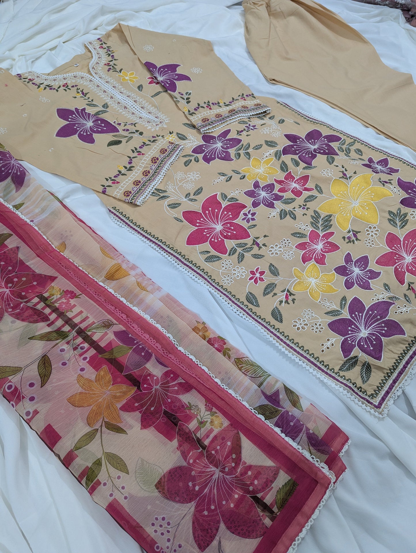BEIGE LOVE 3 PC EMBROIDERY